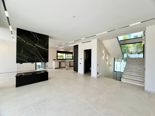 6 Soveroms Villa i Elviria