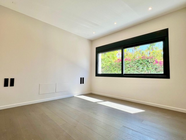 6 Soveroms Villa i Elviria