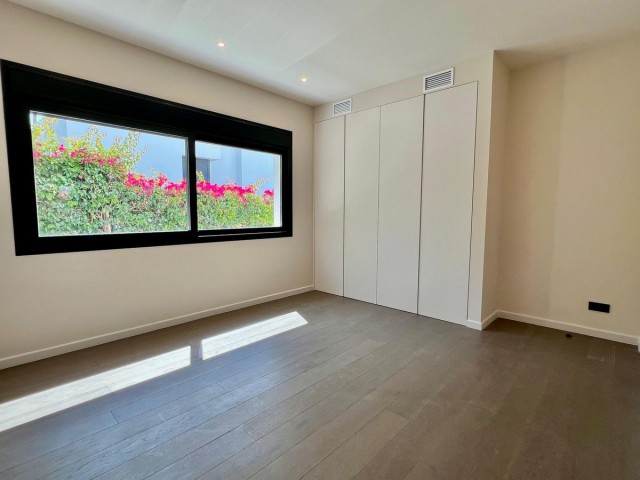 6 Soveroms Villa i Elviria