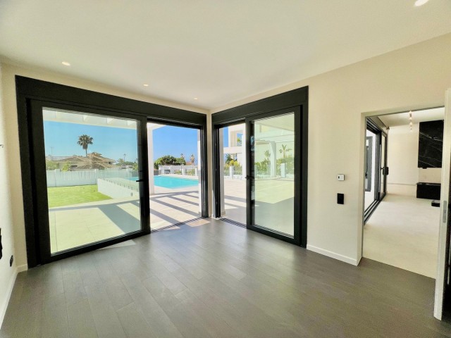 6 Soveroms Villa i Elviria