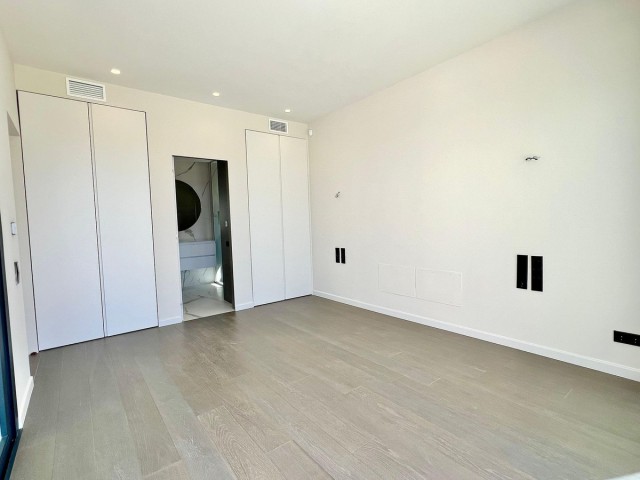 6 Soveroms Villa i Elviria