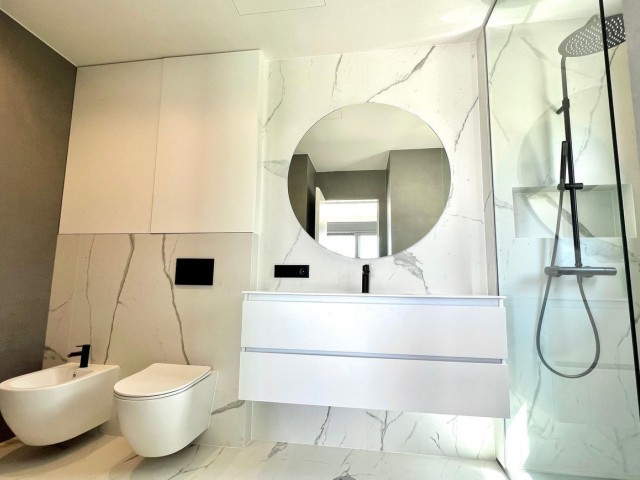 6 Soveroms Villa i Elviria