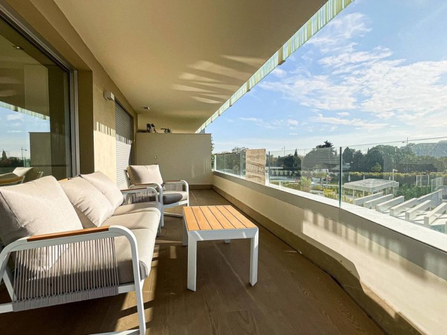 Apartamento con 3 Dormitorios  en San Pedro de Alcántara
