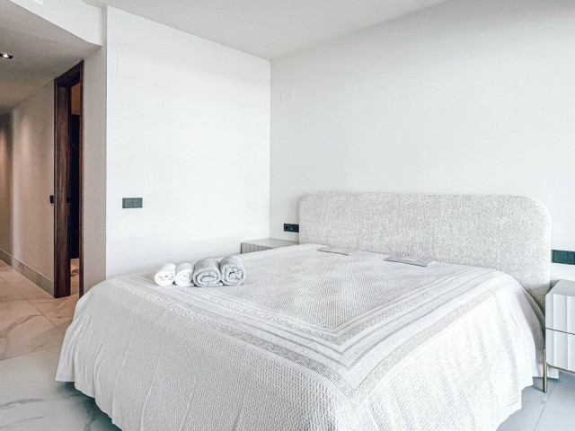 Apartamento con 3 Dormitorios  en San Pedro de Alcántara