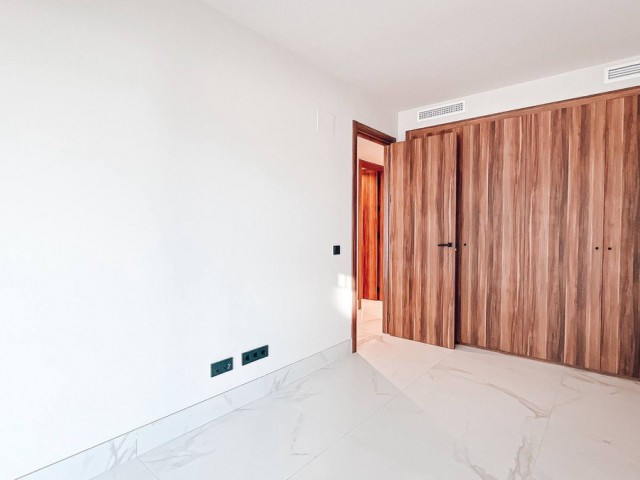 Apartamento con 3 Dormitorios  en San Pedro de Alcántara