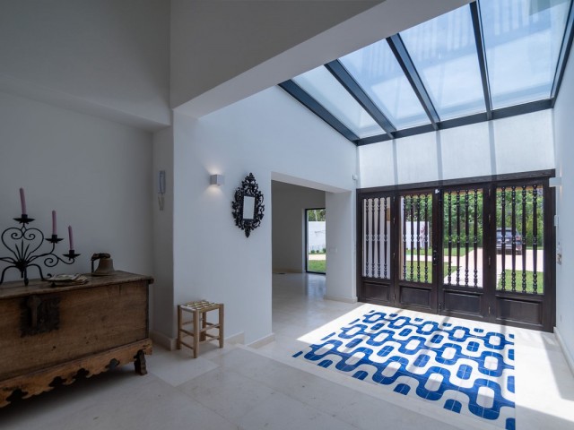 7 Bedrooms Villa in Guadalmina Baja