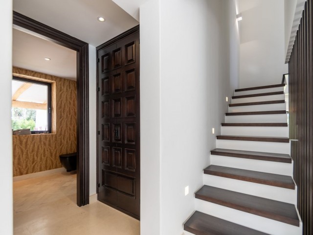 7 Bedrooms Villa in Guadalmina Baja