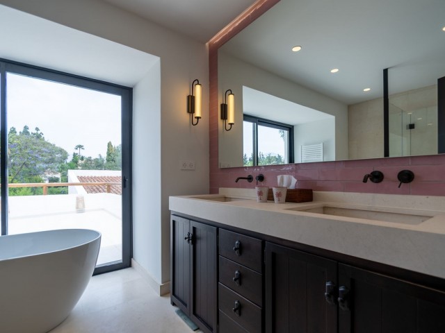 7 Bedrooms Villa in Guadalmina Baja