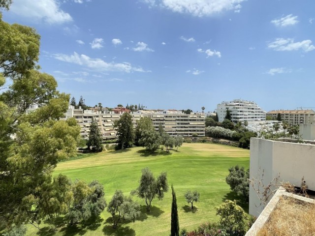 Kattohuoneisto Guadalmina Alta - R5081458