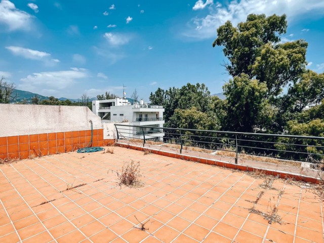 Kattohuoneisto Guadalmina Alta