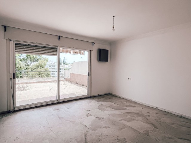 Kattohuoneisto Guadalmina Alta