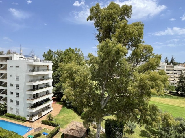 Kattohuoneisto Guadalmina Alta