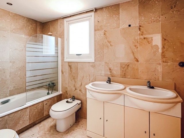 Kattohuoneisto Guadalmina Alta