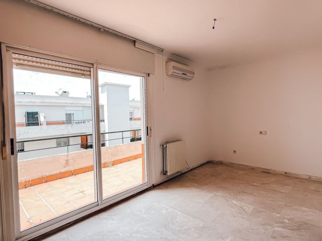 Kattohuoneisto Guadalmina Alta