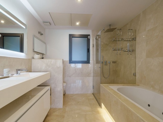 4 Makuuhuoneen Huoneisto Estepona