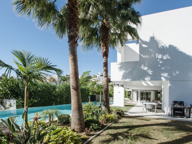 5 Makuuhuoneen Huvila Benahavís