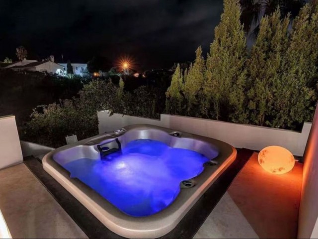 3 Makuuhuoneen Huvila El Faro