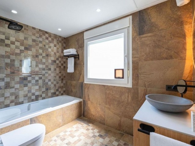 3 Makuuhuoneen Huvila El Faro