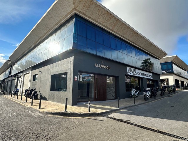 Commercial, Puerto Banús
