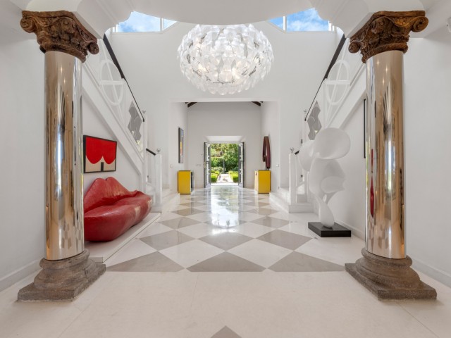 Villa con 9 Dormitorios  en Estepona