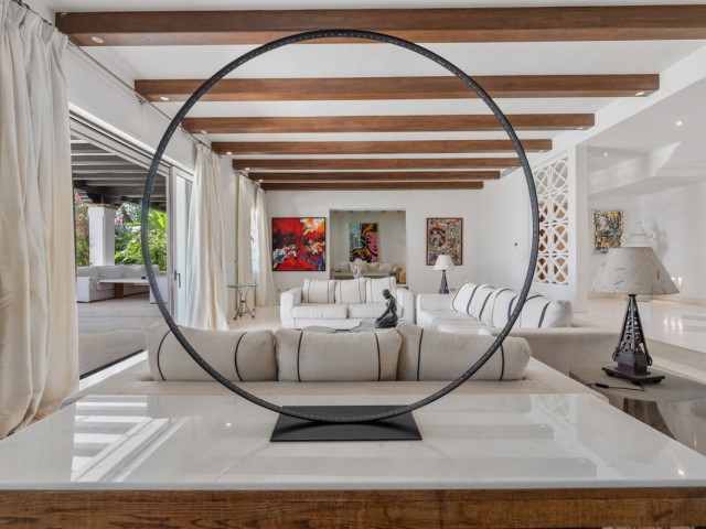 Villa con 9 Dormitorios  en Estepona