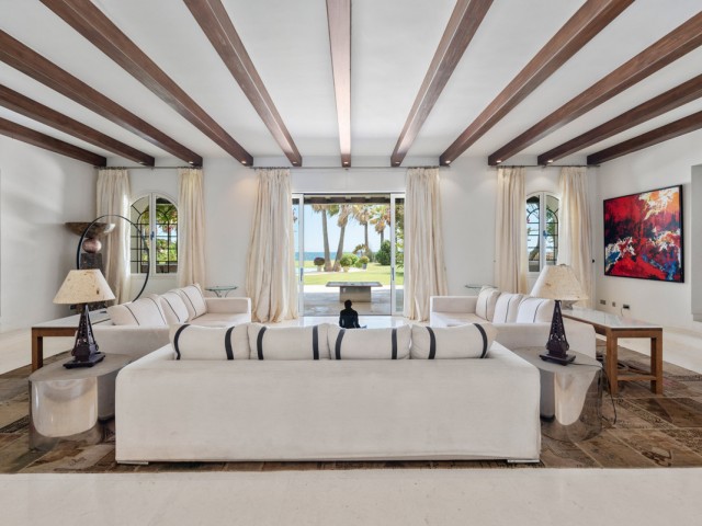 Villa con 9 Dormitorios  en Estepona