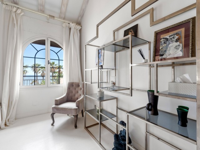 Villa con 9 Dormitorios  en Estepona