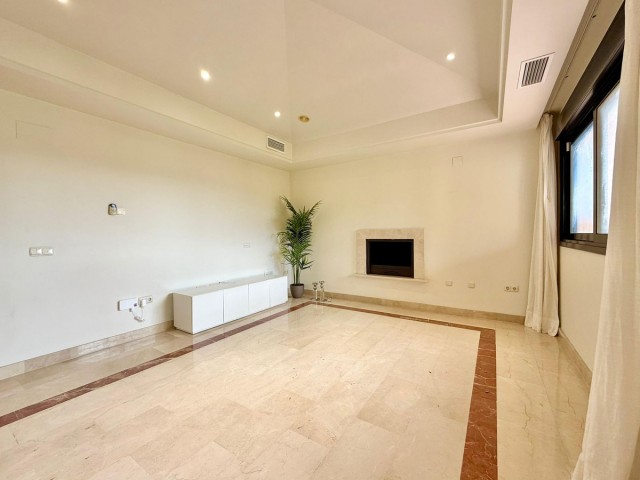 Kattohuoneisto Puerto Banús