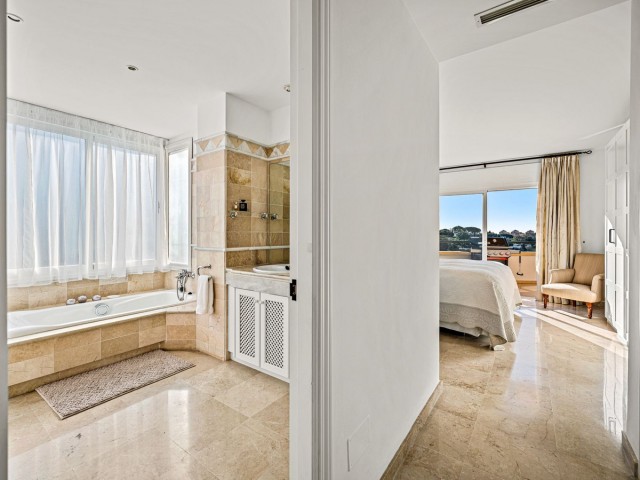 Appartement avec 3 Chambres  à Elviria
