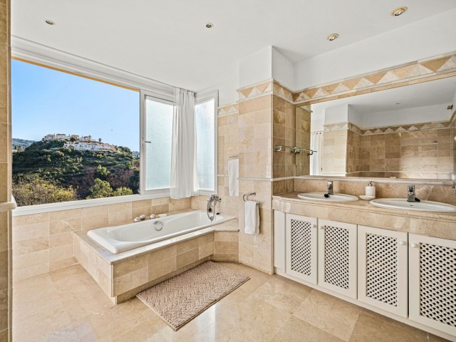 Appartement avec 3 Chambres  à Elviria