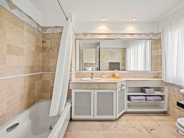 Appartement avec 3 Chambres  à Elviria