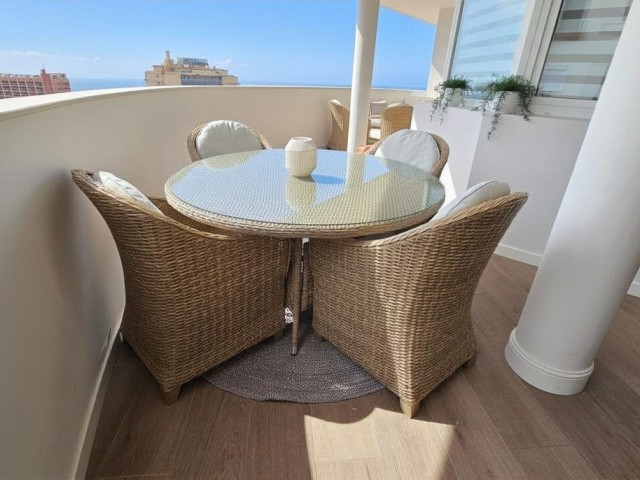 Apartamento con 4 Dormitorios  en Benalmadena