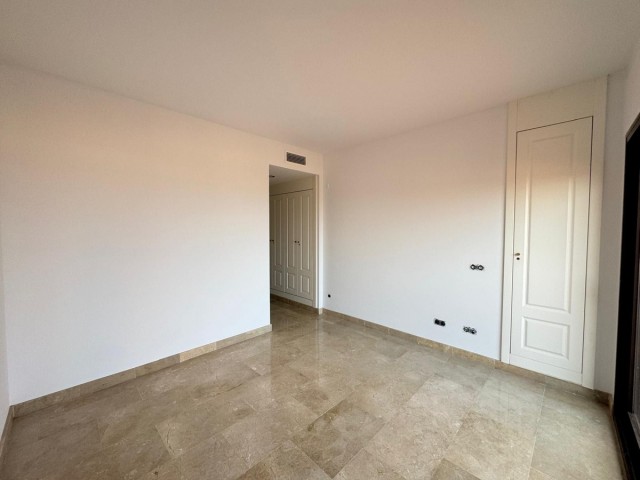 Penthouse avec 3 Chambres  à San Luis de Sabinillas