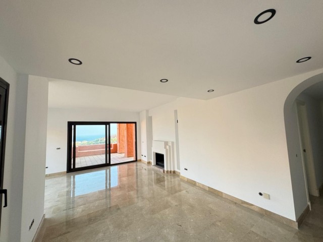 Penthouse avec 3 Chambres  à San Luis de Sabinillas