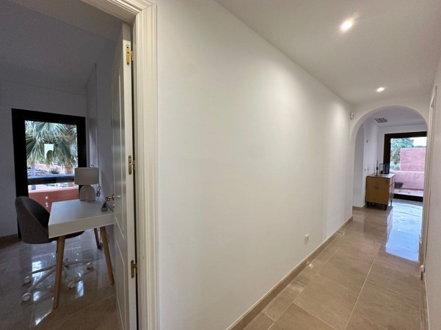 Penthouse avec 3 Chambres  à San Luis de Sabinillas