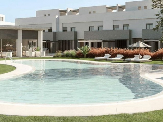 3 Makuuhuoneen Rivitalo San Roque Club