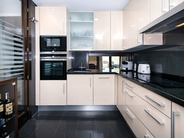 4 Makuuhuoneen Huoneisto Estepona