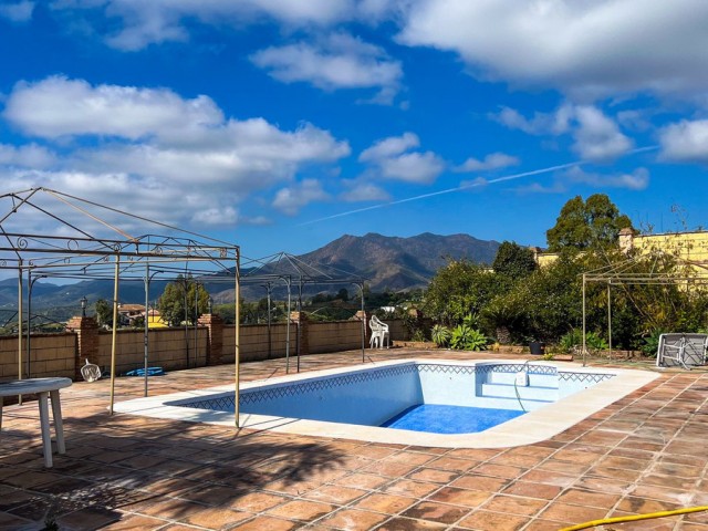 5 Makuuhuoneen Huvila Valtocado