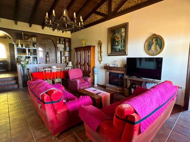 5 Makuuhuoneen Huvila Valtocado