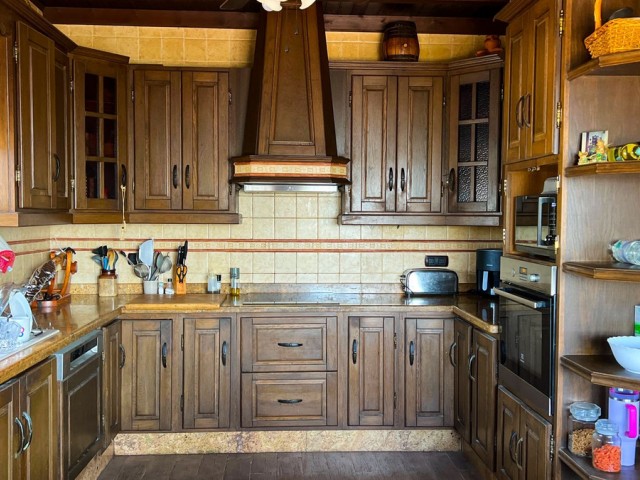 5 Makuuhuoneen Huvila Valtocado