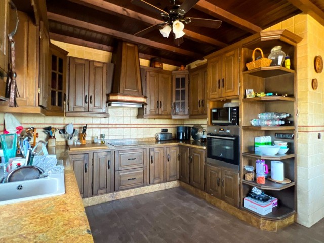 5 Makuuhuoneen Huvila Valtocado