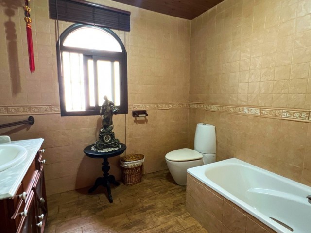 5 Makuuhuoneen Huvila Valtocado