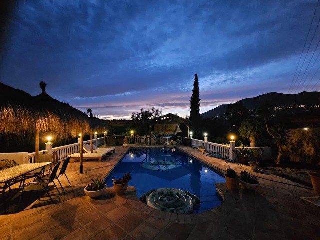 5 Makuuhuoneen Huvila Mijas