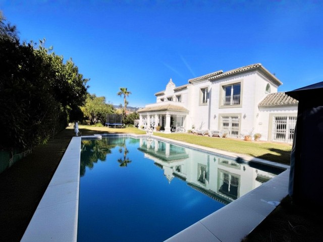 4 Makuuhuoneen Huvila Estepona