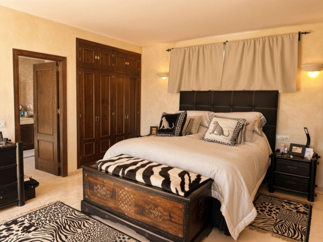 4 Makuuhuoneen Huvila Estepona