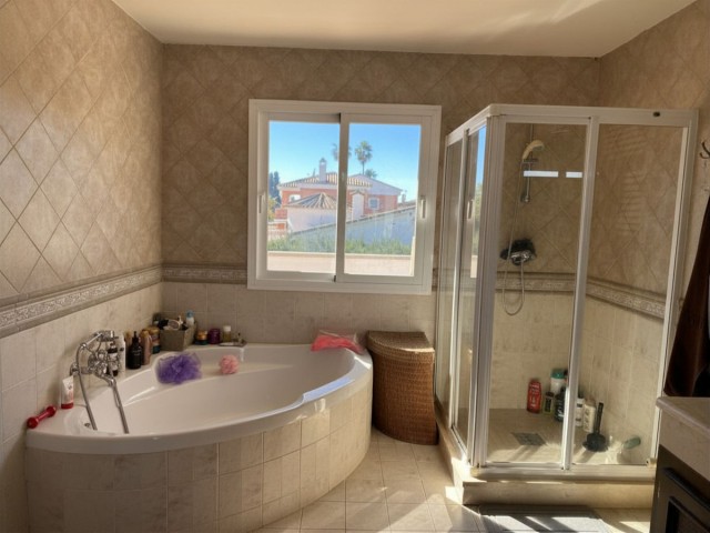 4 Makuuhuoneen Huvila Estepona