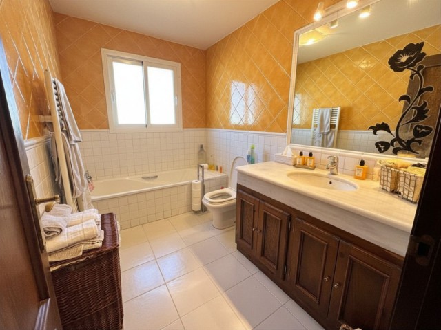 4 Makuuhuoneen Huvila Estepona