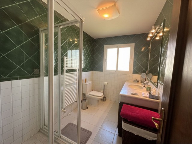 4 Makuuhuoneen Huvila Estepona