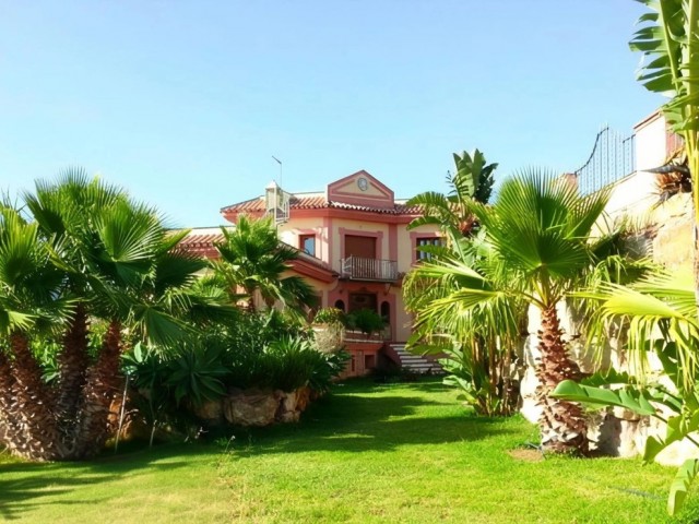 5 Makuuhuoneen Huvila Estepona