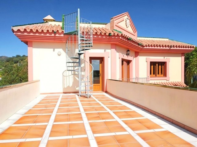 5 Makuuhuoneen Huvila Estepona